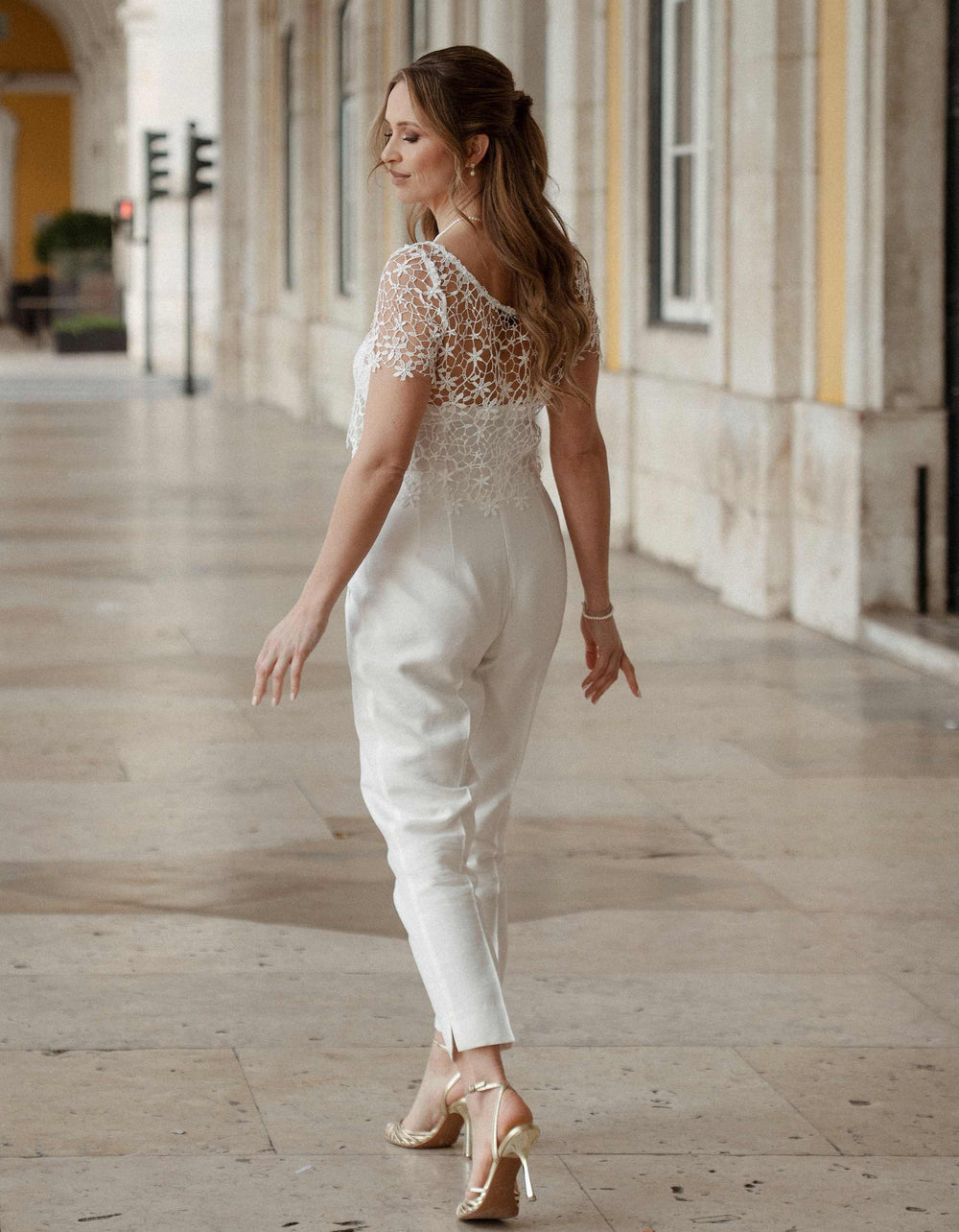 andcompliments_online_shop_brautmode_paillettenrock_skirt_sequins-skirt_braut_hochzeit_online_shoppen_sophie-brand_overall_hose_jumpsuit_anzug_braut_blazer_hose_weiss-14