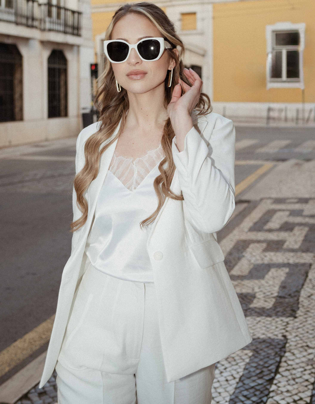 andcompliments_online_shop_brautmode_paillettenrock_skirt_sequins-skirt_braut_hochzeit_online_shoppen_sophie-brand_overall_hose_jumpsuit_anzug_braut_blazer_hose_weiss-6