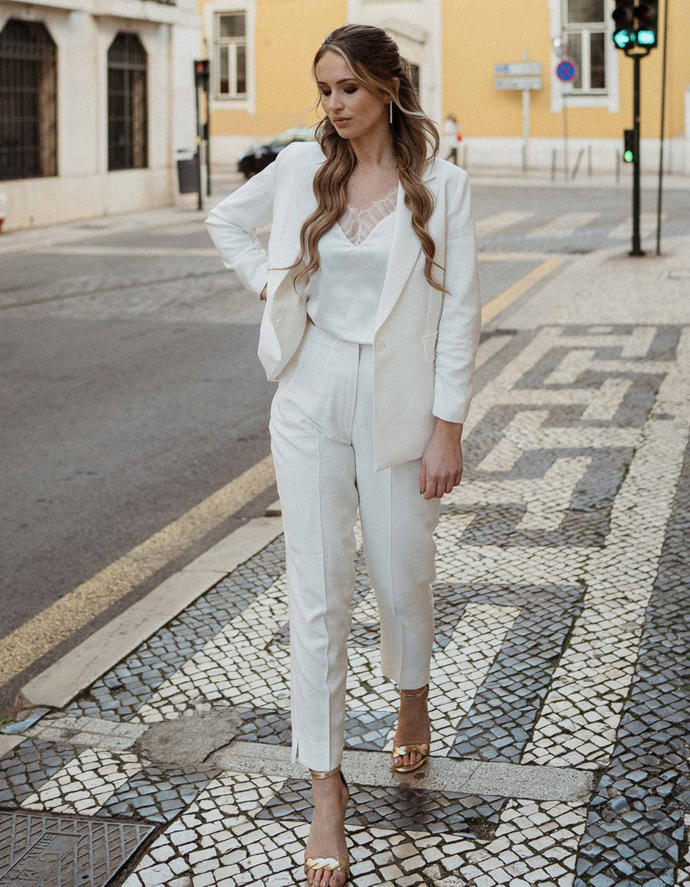 andcompliments_online_shop_brautmode_paillettenrock_skirt_sequins-skirt_braut_hochzeit_online_shoppen_sophie-brand_overall_hose_jumpsuit_anzug_braut_blazer_hose_weiss-6