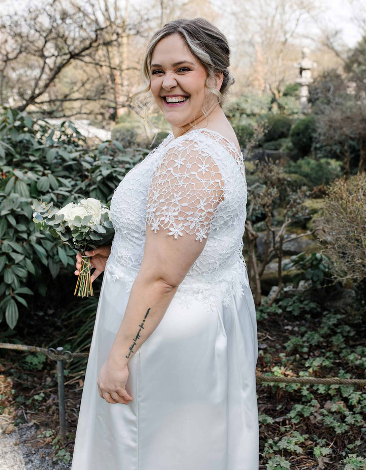 andcompliments_online_shop_brautmode_tulle_skirt_tuellrock_tuell_braut_hochzeit_online_shoppen_brautkleid_44_46_48_50_52_XXL_3XL_4XL_Antibes-Oberteil-3