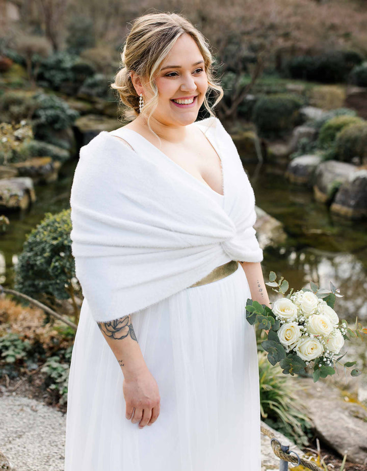andcompliments_online_shop_brautmode_tulle_skirt_tuellrock_tuell_braut_hochzeit_online_shoppen_brautkleid_44_46_48_50_52_XXL_3XL_4XL_Strickstola_Strickschal-5