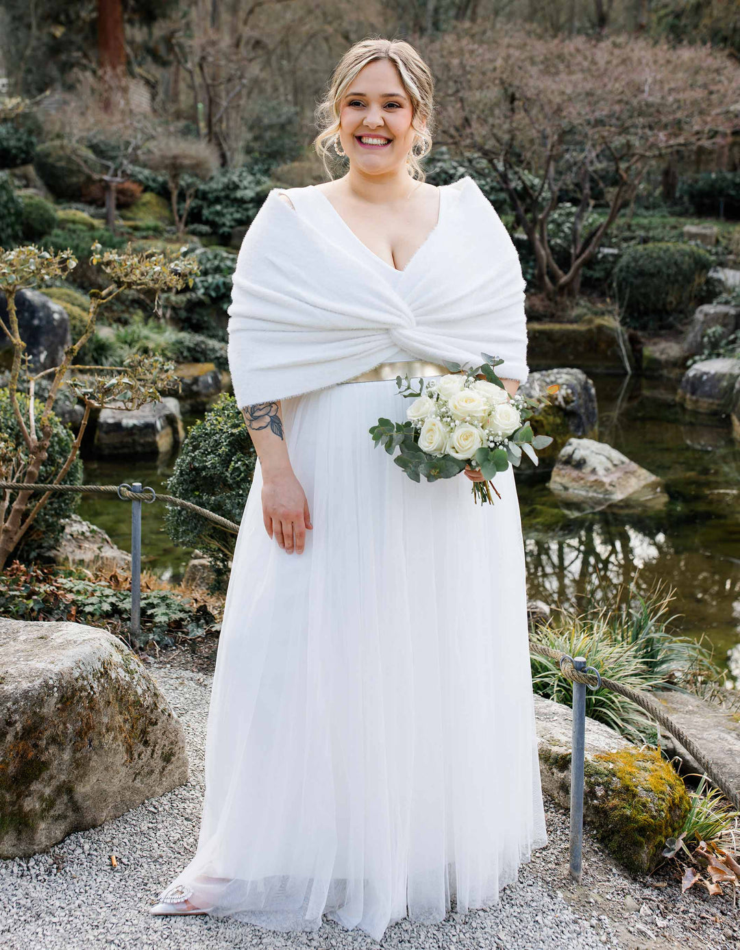 andcompliments_online_shop_brautmode_tulle_skirt_tuellrock_tuell_braut_hochzeit_online_shoppen_brautkleid_44_46_48_50_52_XXL_3XL_4XL_Strickstola_Strickschal-5