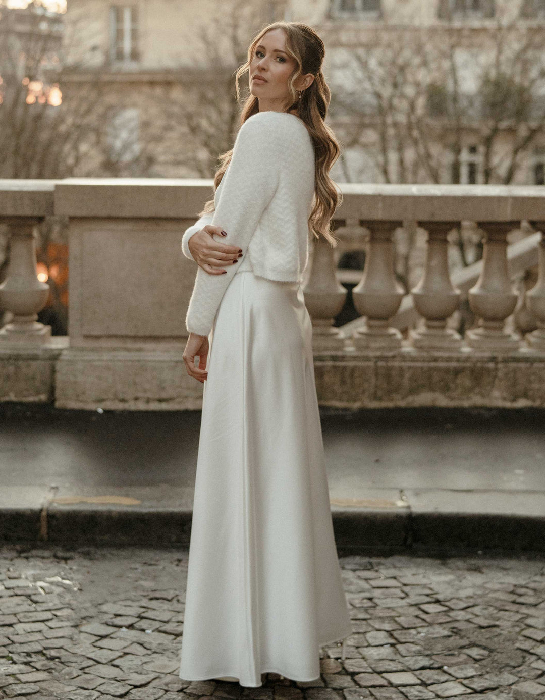 andcompliments_online_shop_brautmode_tulle_skirt_tuellrock_tuell_braut_hochzeit_online_shoppen_crop_top_langarm_spitze_braut_satinrock_trends_2026_Hochzeit_Standesamt Looks