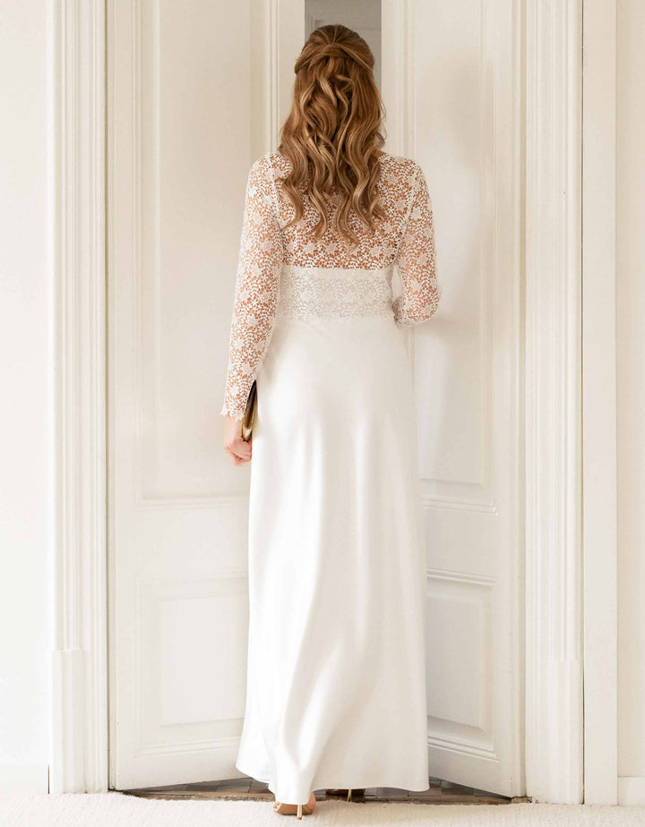 andcompliments_online_shop_brautmode_tulle_skirt_tuellrock_tuell_kein_brautkleid_braut_hochzeit_online_shoppen_crop_top_langarm_spitze_braut_satinrock
