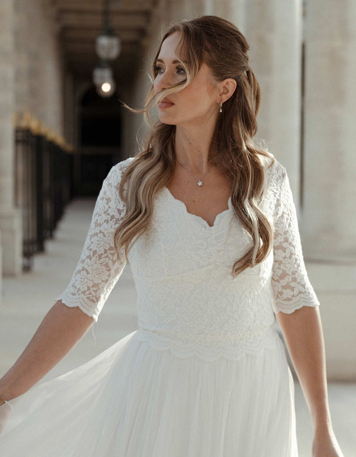 andcompliments_online_shop_brautmode_tulle_skirt_tuellrock_tuell_braut_hochzeit_online_shoppen_crop_top_langarm_spitze_oberteil_braut_alternative_Brautkleid_was zieht man zum Standesamt an_Brautoutfit