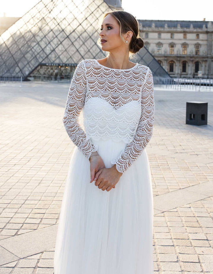 andcompliments_online_shop_brautmode_tulle_skirt_tuellrock_tuell_braut_hochzeit_online_shoppen_crop_top_langarm_spitze_oberteil_braut_bogen_wellen-_brautkleid_alternative