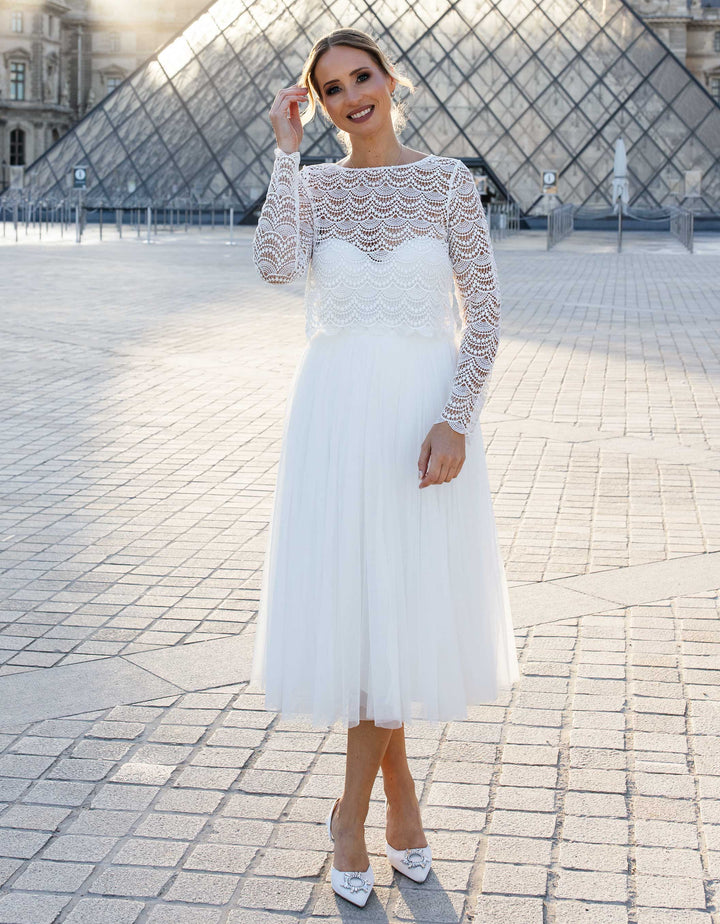 andcompliments_online_shop_brautmode_tulle_skirt_tuellrock_tuell_braut_hochzeit_online_shoppen_crop_top_langarm_spitze_oberteil_braut_bogen_wellen-_brautkleid_alternative