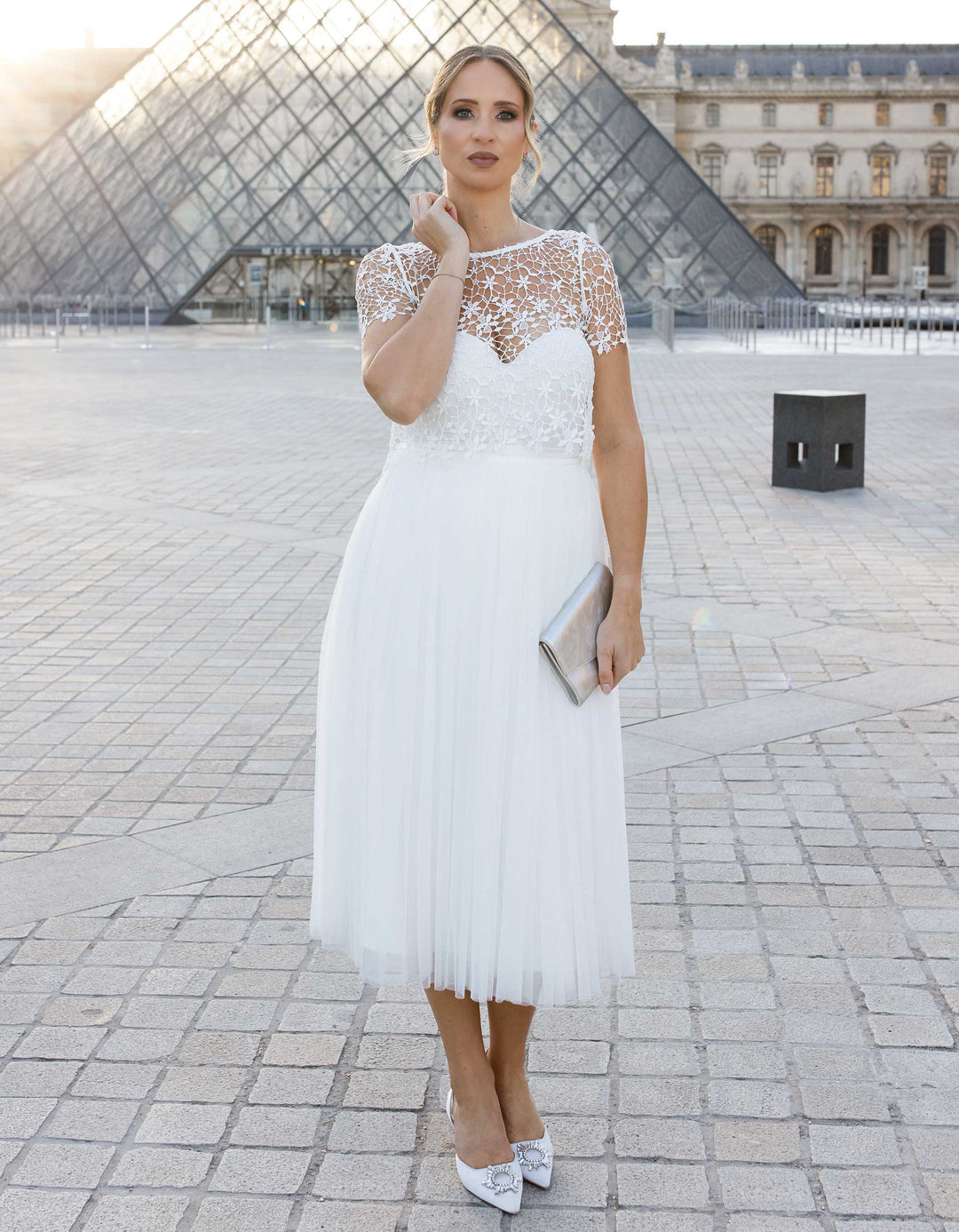 andcompliments_online_shop_brautmode_tulle_skirt_tuellrock_tuell_braut_hochzeit_online_shoppen_crop_top_langarm_spitze_oberteil_braut_halbarm_alternative_Brautkleid_Standesamt_Outfit_was ziehe ich zum Standesamt an