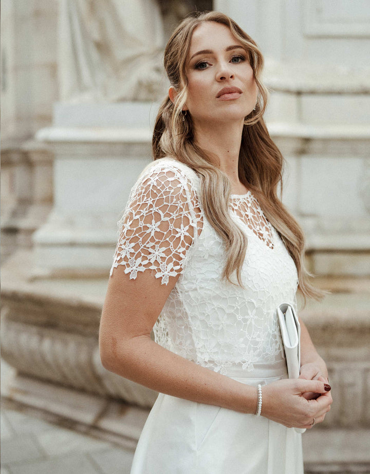 andcompliments_online_shop_brautmode_tulle_skirt_tuellrock_tuell_braut_hochzeit_online_shoppen_crop_top_langarm_spitze_oberteil_braut_halbarm_alternative_Brautkleid_Standesamt_Outfit_was ziehe ich zum Standesamt an