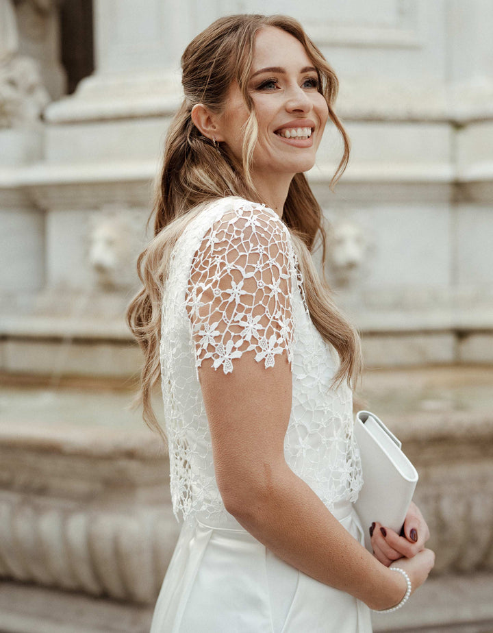 andcompliments_online_shop_brautmode_tulle_skirt_tuellrock_tuell_braut_hochzeit_online_shoppen_crop_top_langarm_spitze_oberteil_braut_halbarm_alternative_Brautkleid_Standesamt_Outfit_was ziehe ich zum Standesamt an