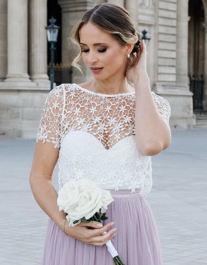 andcompliments_online_shop_brautmode_tulle_skirt_tuellrock_tuell_braut_hochzeit_online_shoppen_crop_top_langarm_spitze_oberteil_braut_halbarm_alternative_Brautkleid_Standesamt_Outfit_was ziehe ich zum Standesamt an