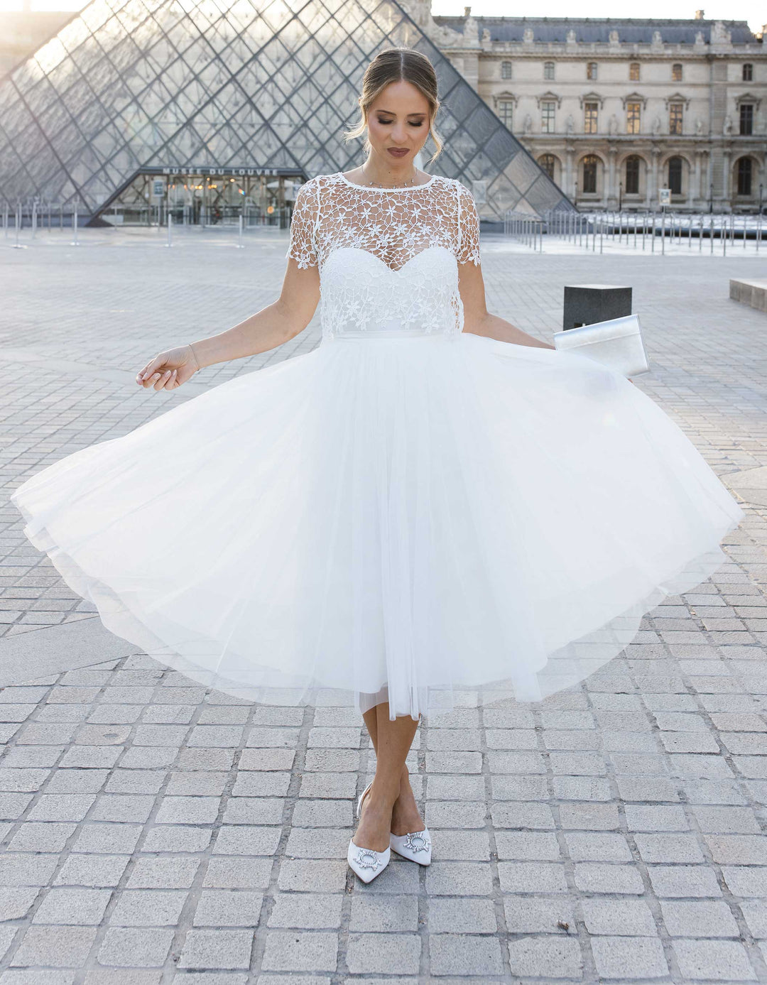 andcompliments_online_shop_brautmode_tulle_skirt_tuellrock_tuell_braut_hochzeit_online_shoppen_crop_top_langarm_spitze_oberteil_braut_halbarm_alternative_Brautkleid_Standesamt_Outfit_was ziehe ich zum Standesamt an