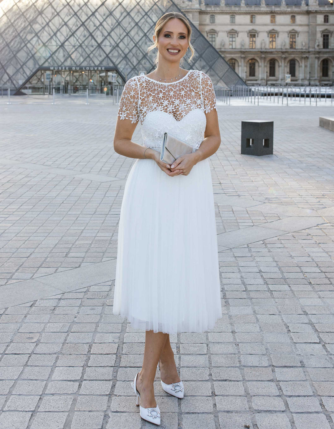 andcompliments_online_shop_brautmode_tulle_skirt_tuellrock_tuell_braut_hochzeit_online_shoppen_crop_top_langarm_spitze_oberteil_braut_halbarm_alternative_Brautkleid_Standesamt_Outfit_was ziehe ich zum Standesamt an