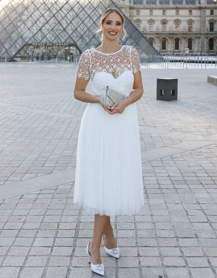 andcompliments_online_shop_brautmode_tulle_skirt_tuellrock_tuell_braut_hochzeit_online_shoppen_crop_top_langarm_spitze_oberteil_braut_halbarm_alternative_Brautkleid_Standesamt_Outfit_was ziehe ich zum Standesamt an