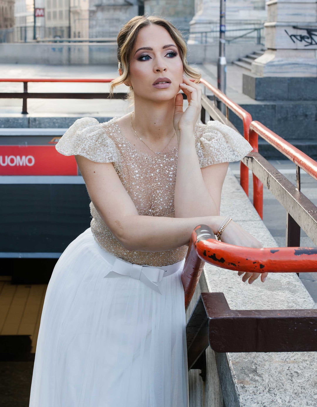 andcompliments_online_shop_brautmode_tulle_skirt_tuellrock_tuell_braut_hochzeit_online_shoppen_crop_top_pailletten-gold-cubsleeve-4