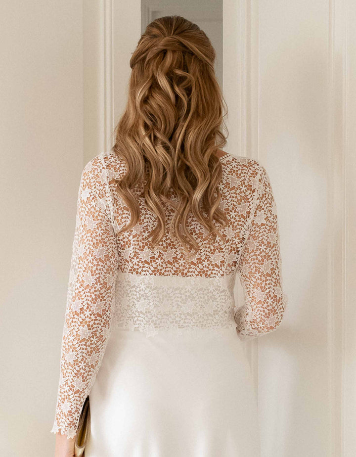 andcompliments_online_shop_brautmode_tulle_skirt_tuellrock_tuell_kein_brautkleid_braut_hochzeit_online_shoppen_crop_top_langarm_spitze_braut_satinrock