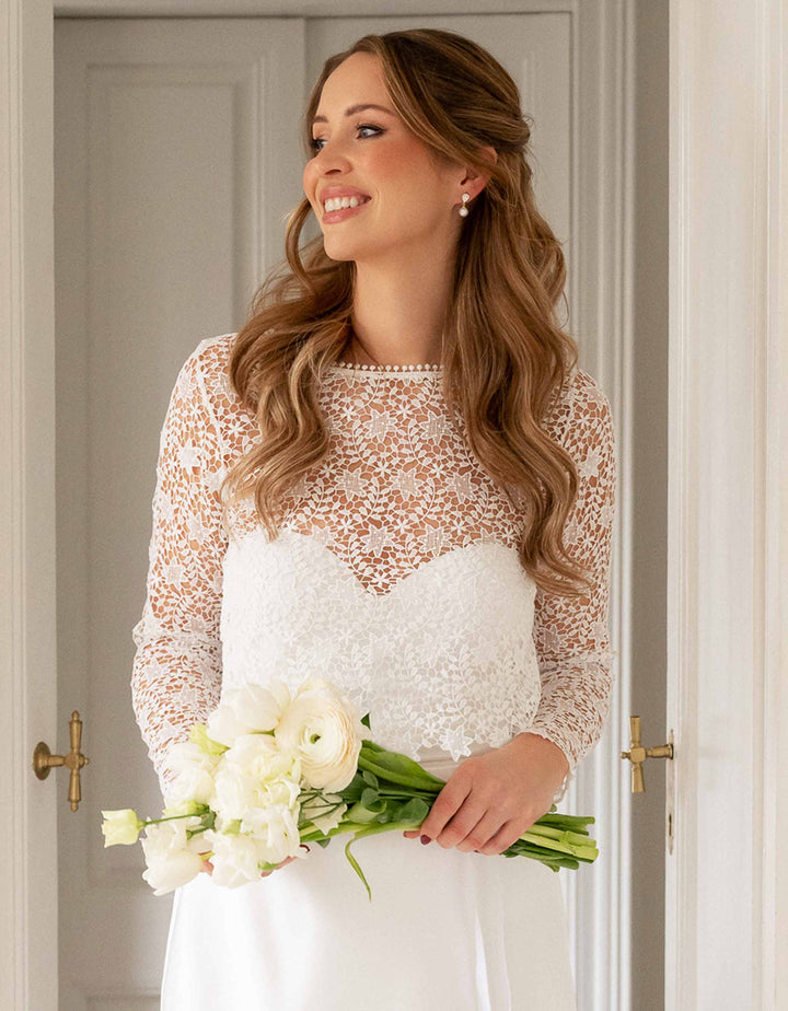 andcompliments_online_shop_brautmode_tulle_skirt_tuellrock_tuell_kein_brautkleid_braut_hochzeit_online_shoppen_crop_top_langarm_spitze_braut_satinrock