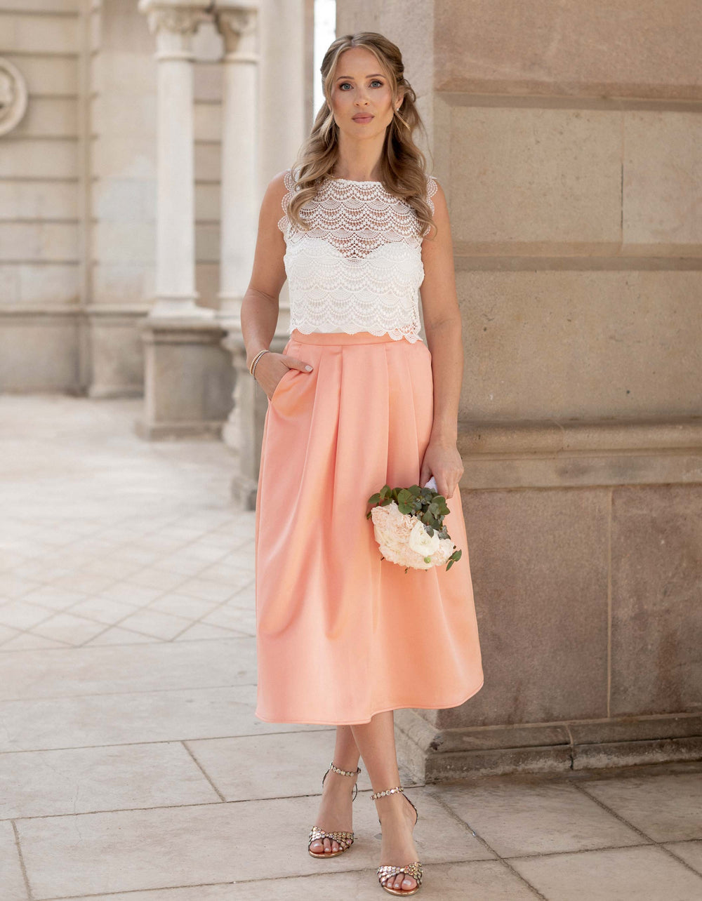 andcompliments_online_shop_brautmode_tulle_skirt_tuellrock_tuell_braut_hochzeit_online_shoppen_crop_top_spitze_oberteil_braut_bogen_wellen-top_5a