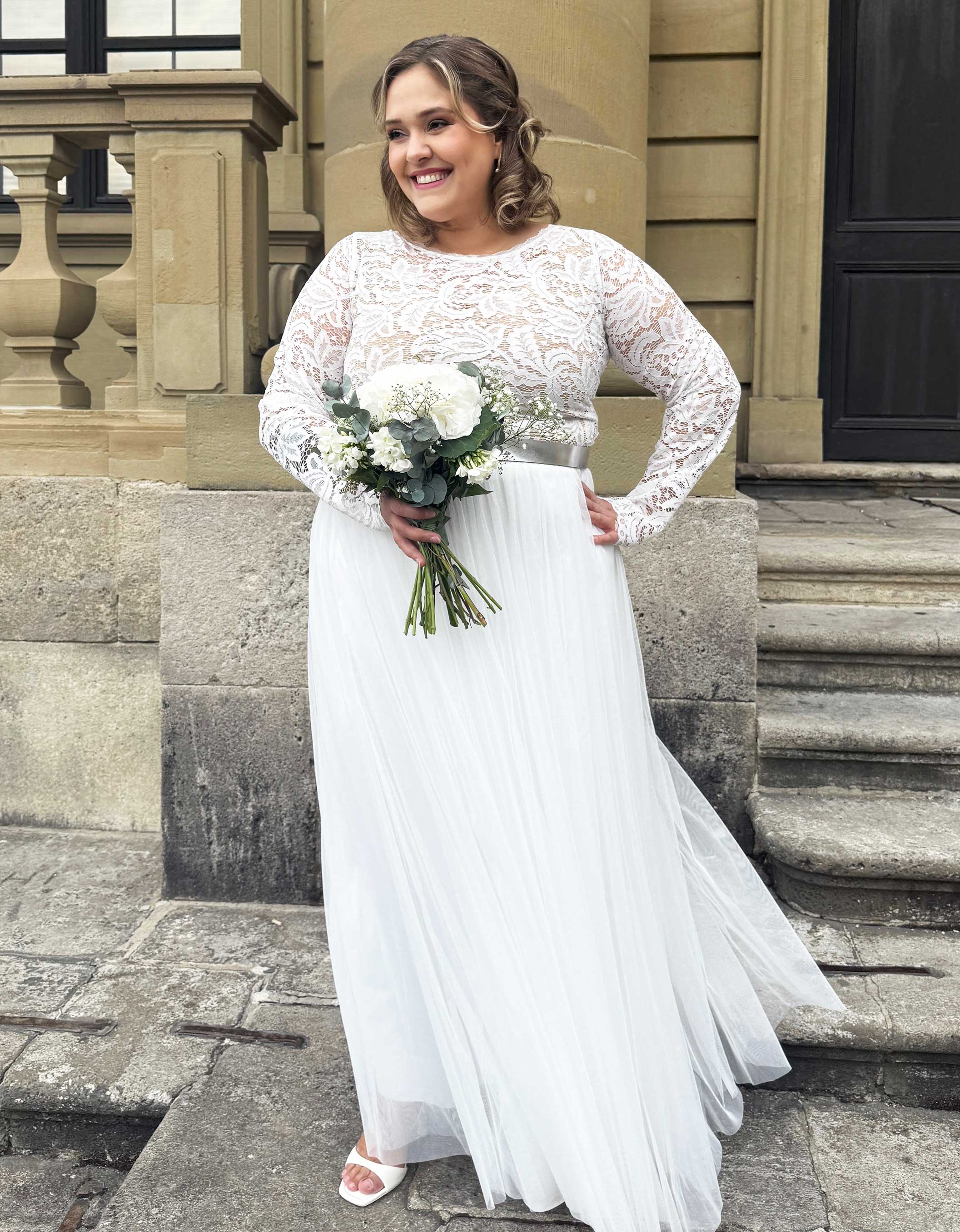 andcompliments_online_shop_brautmode_tulle_skirt_tuellrock_tuell_braut_hochzeit_online_shoppen_gordes_spitzenoberteil_made in europe_europa_große größen_curvy