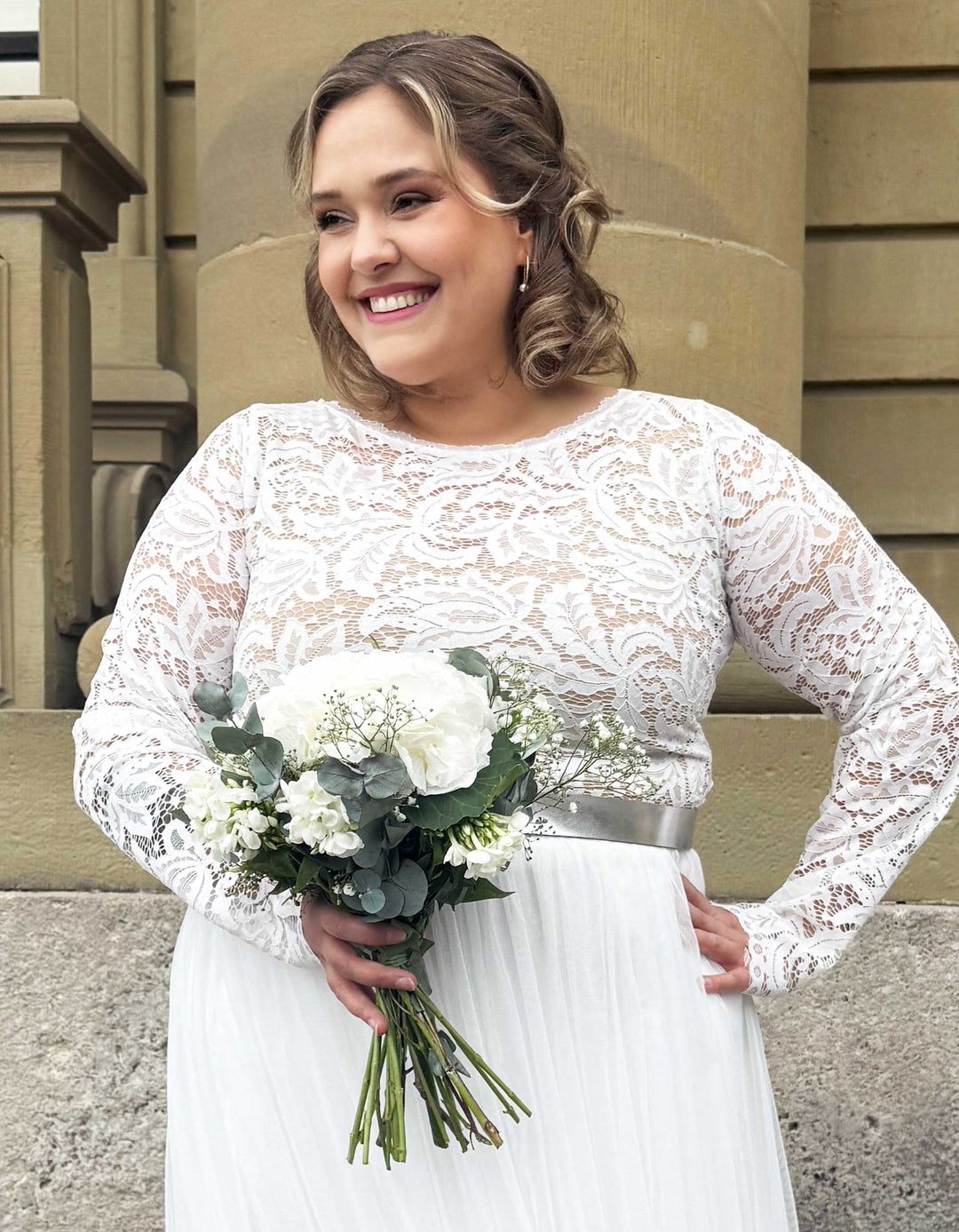 andcompliments_online_shop_brautmode_tulle_skirt_tuellrock_tuell_braut_hochzeit_online_shoppen_gordes_spitzenoberteil_made in europe_europa_große größen_curvy