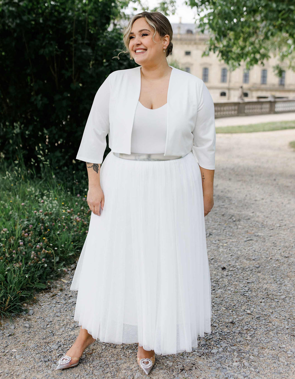 constant_love_online_shop_braut_hochzeit_andcompliments_berlin_team_braut_tuellrock_tuell_rock_spitze_spitzenoberteil_brautkleid_kleid_langarm_aermel_standesamt_boho_body_clean_bolero jacke_brautjacke