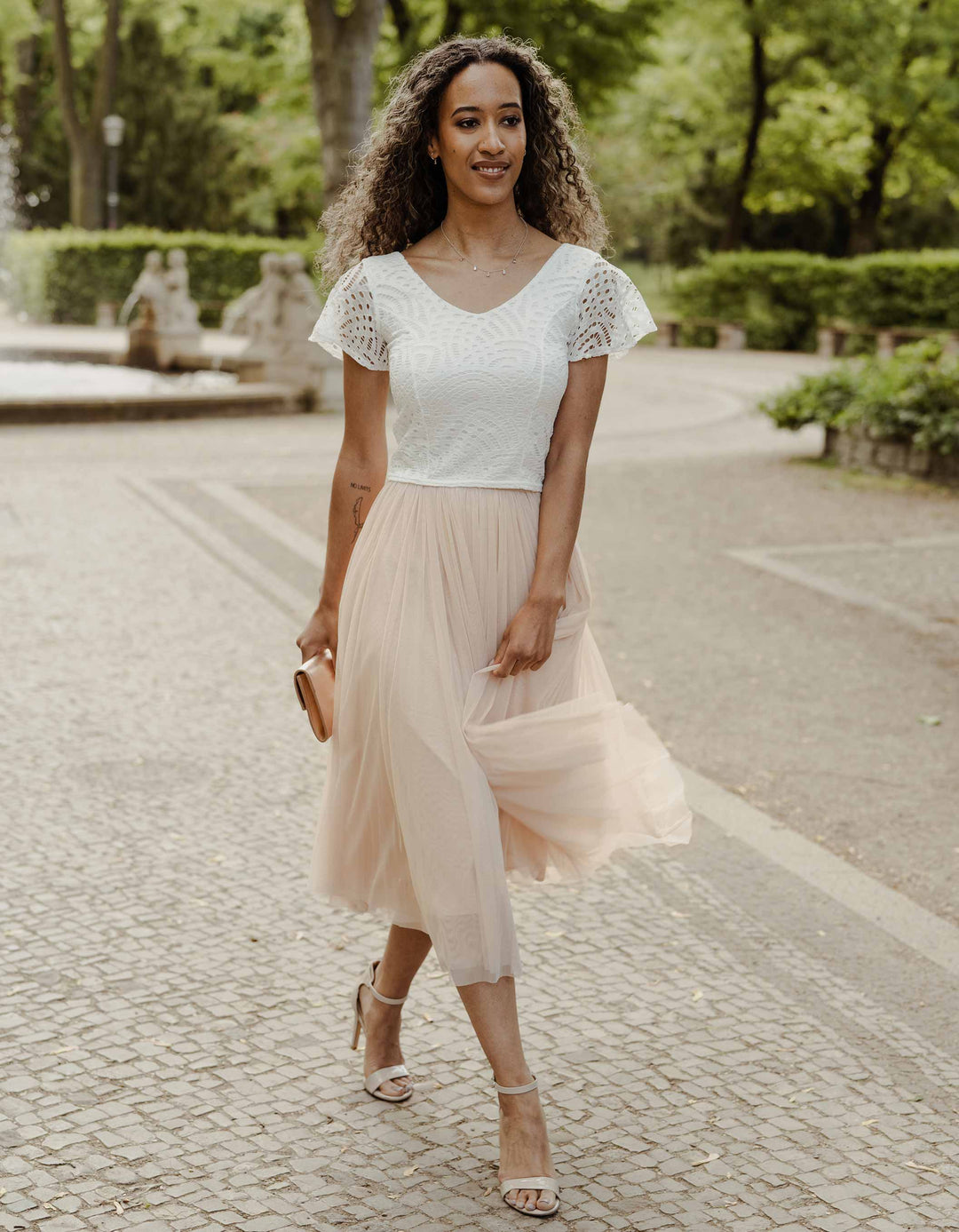 andcompliments_online_shop_brautmode_tulle_skirt_tuellrock_tuell_braut_hochzeit_online_shoppen_jan_kulke_alt_nude_soft_powder_lang_beige-midi-a-2