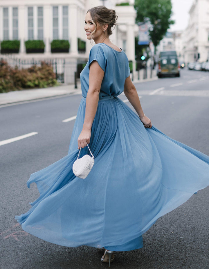 andcompliments_online_shop_brautmode_tulle_skirt_tuellrock_tuell_braut_hochzeit_online_shoppen_midi_oceandusk_lang