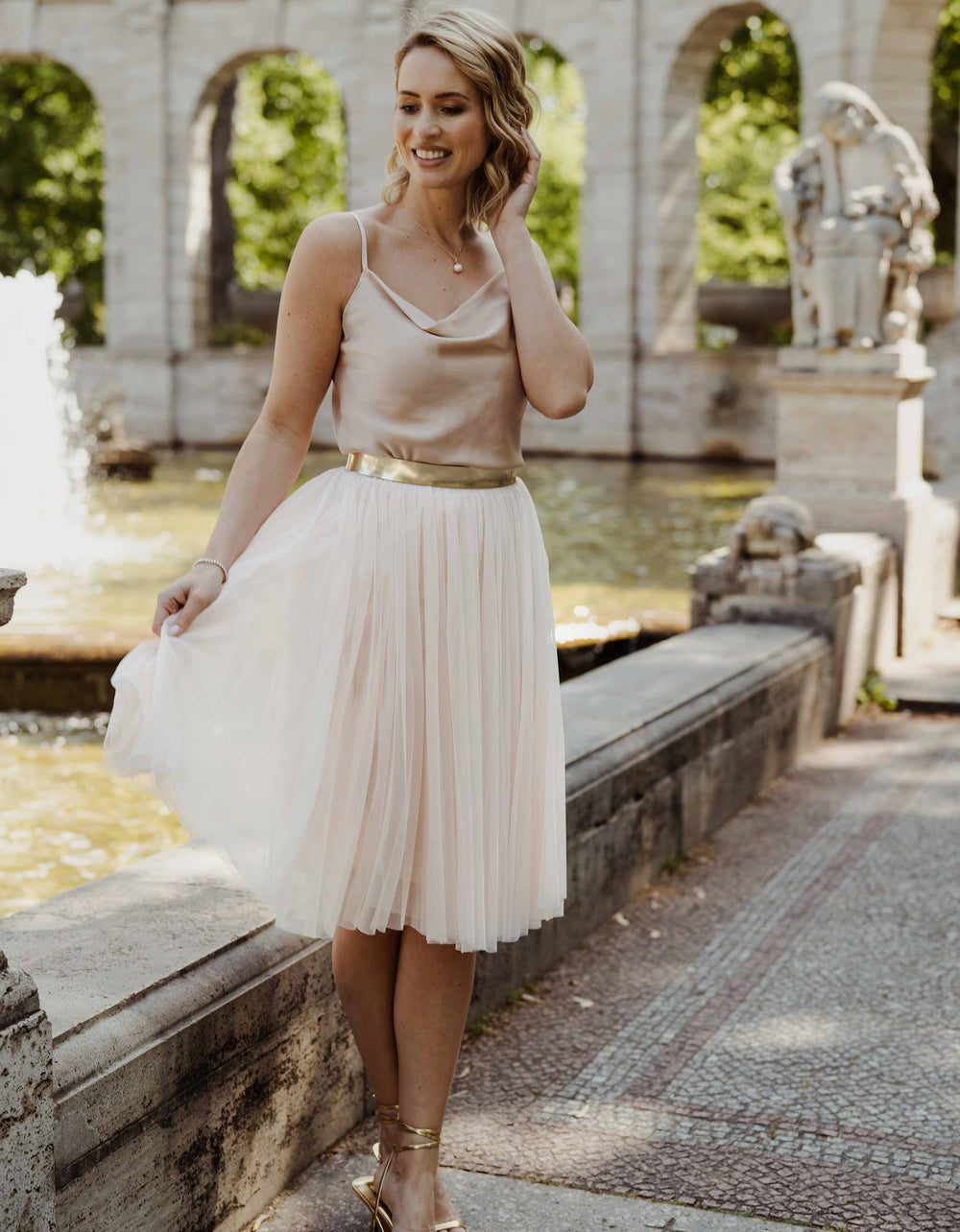 andcompliments_online_shop_brautmode_tulle_skirt_tuellrock_tuell_braut_hochzeit_online_shoppen_peach_blush_hochzeitsgast_kurz