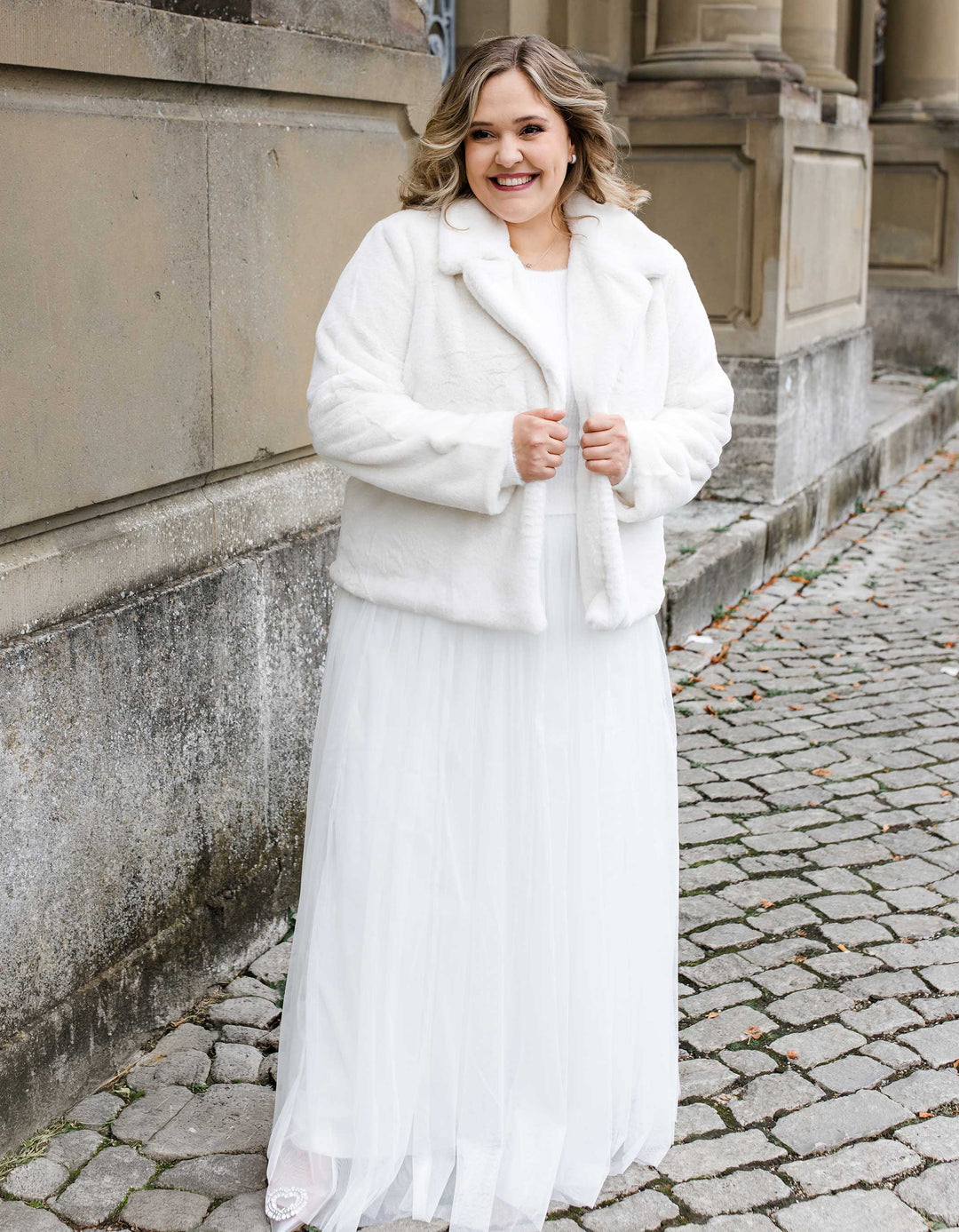 andcompliments_online_shop_brautmode_tulle_skirt_tuellrock_tuell_braut_hochzeit_online_shoppen_satin_oberteil_fake_fur_felljacke