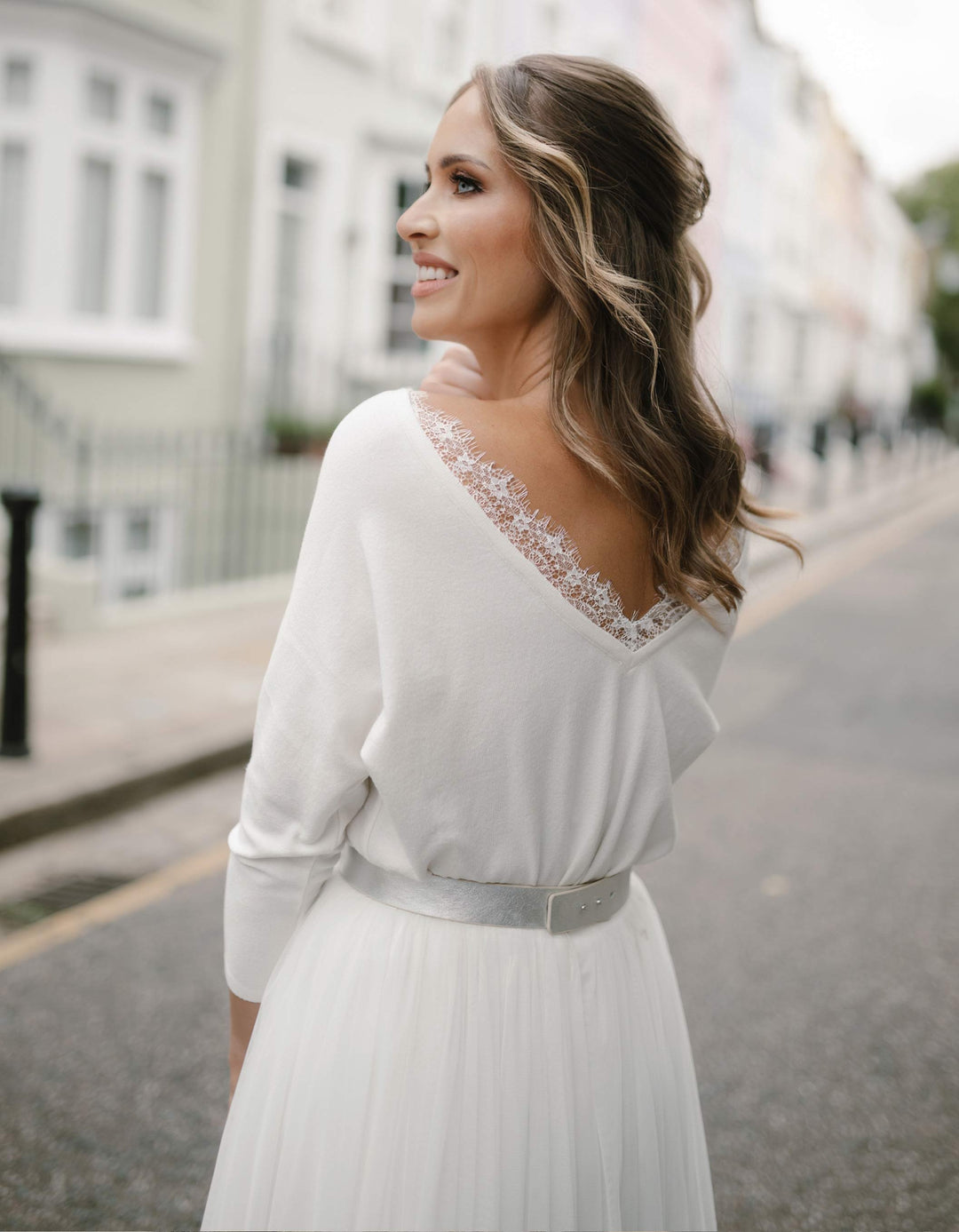 andcompliments_strick_pullover_kuschel_cashmere_wolle_wifey_braut_hochzeit_andcompliments_constant_love_brautmode_online_shop_tuellrock_pulli_pullover_v