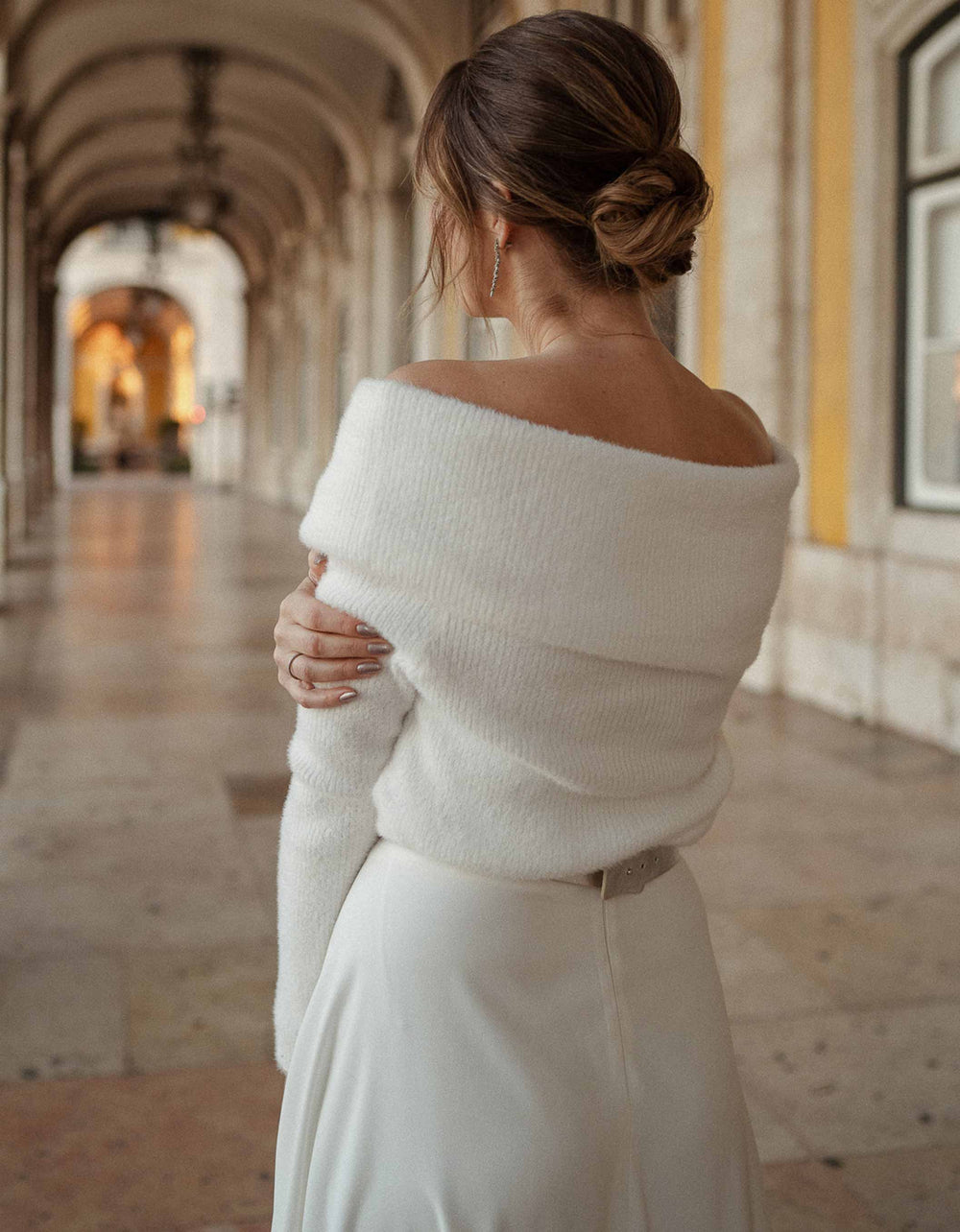 andcompliments_strick_pullover_kuschel_cashmere_wolle_wifey_braut_jga_hochzeit_andcompliments_constant_love_brautmode_online_shop_tuellrock_off-shoulder_schulterfrei-4a