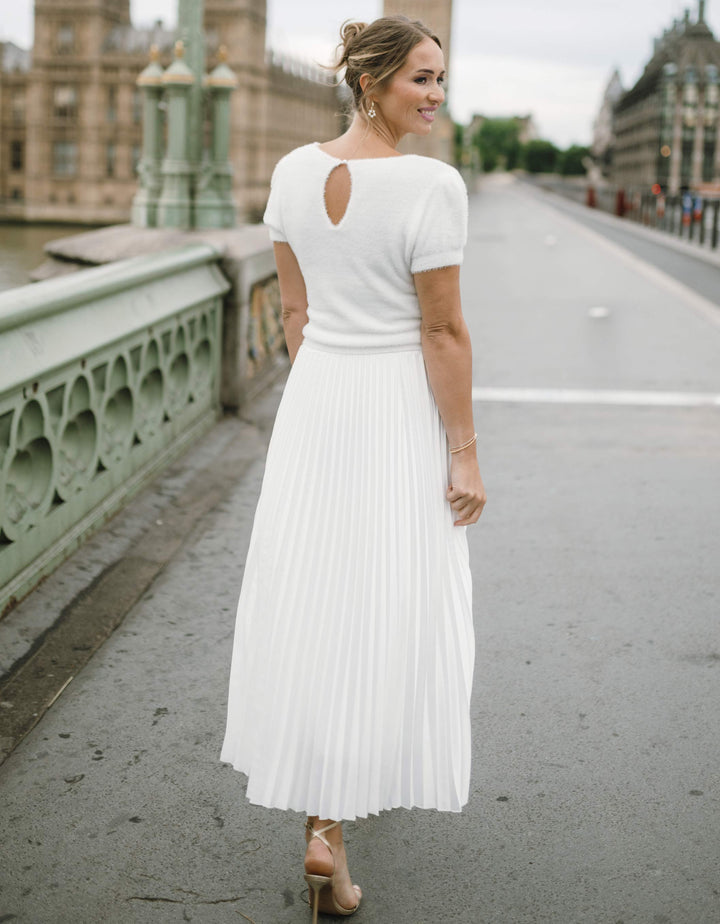andcompliments_strick_pullover_kuschel_cashmere_wolle_wifey_braut_jga_hochzeit_andcompliments_constant_love_brautmode_online_shop_tuellrock_weiss-lille-kurzarm-5