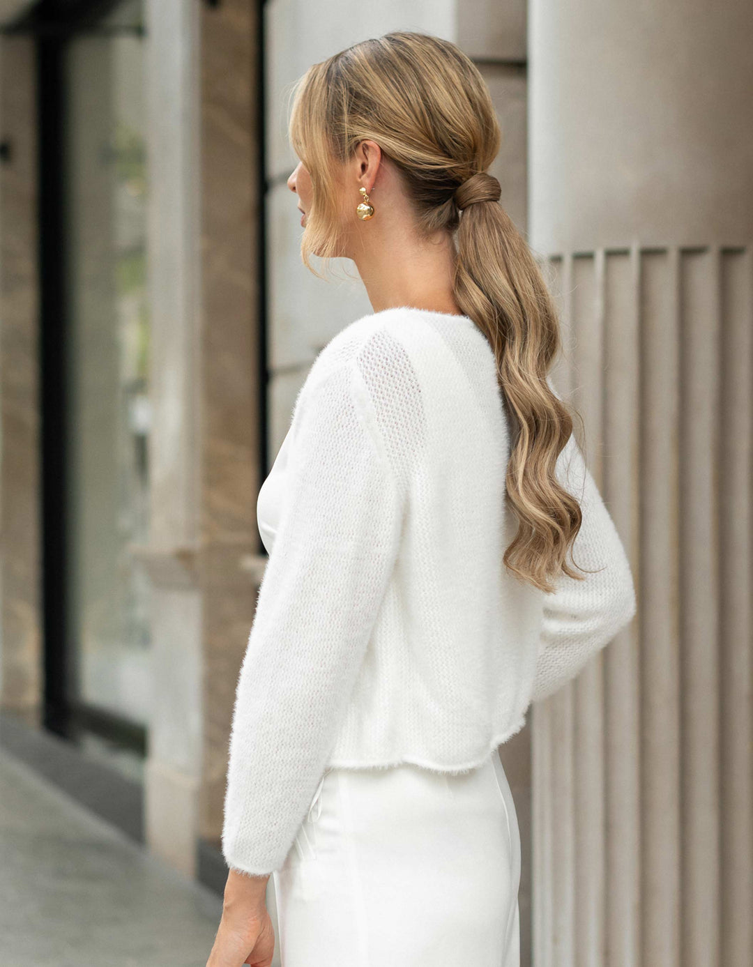 andcompliments_strick_pullover_kuschel_cashmere_wolle_wifey_braut_jga_hochzeit_andcompliments_constant_love_brautmode_online_shop_tuellrock_weiss-strickjacke-bolero-brest-2a