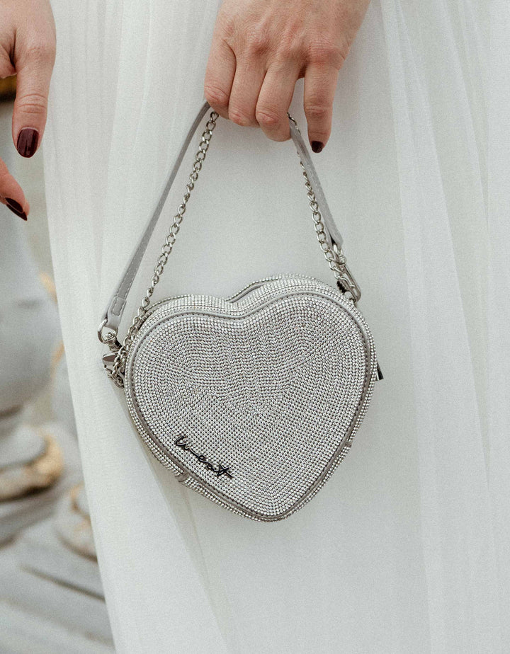 andcompliments_weat_we-eat-avocado_online_shop_accessoires_brautmode_Mini-Heart-crystal_heart_glitzer_pailletten_herz_braut_silber-7