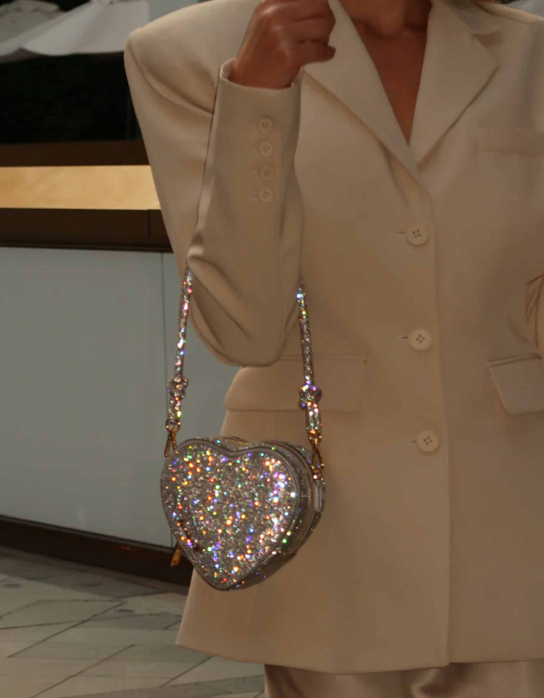 andcompliments_weat_we-eat-avocado_online_shop_accessoires_brautmode_Mini-Heart-crystal_heart_glitzer_pailletten_herz_braut_silber_gold_extra-gurt