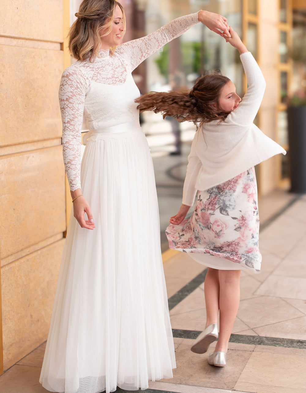 constant_love_online_shop_braut_hochzeit_andcompliments_berlin_standesamt_boho_spitze_blumen_maedchen_taufe_kommunion_kinder_maedchen_kleid_tuellrock_tuell_kleid_blumen_blumenkleid