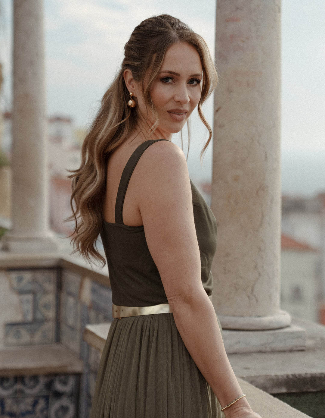 constant_love_online_shop_braut_hochzeit_andcompliments_berlin_team_braut_tuellrock_brautkleid_kleid_standesamt_clean_tuell_olive-9