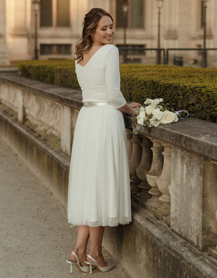 constant_love_online_shop_braut_hochzeit_andcompliments_berlin_team_braut_tuellrock_tuell_rock_spitze_spitzenoberteil_brautkleid_kleid_langarm_aermel_standesamt_boho_body_clean_gestre_d21e568f