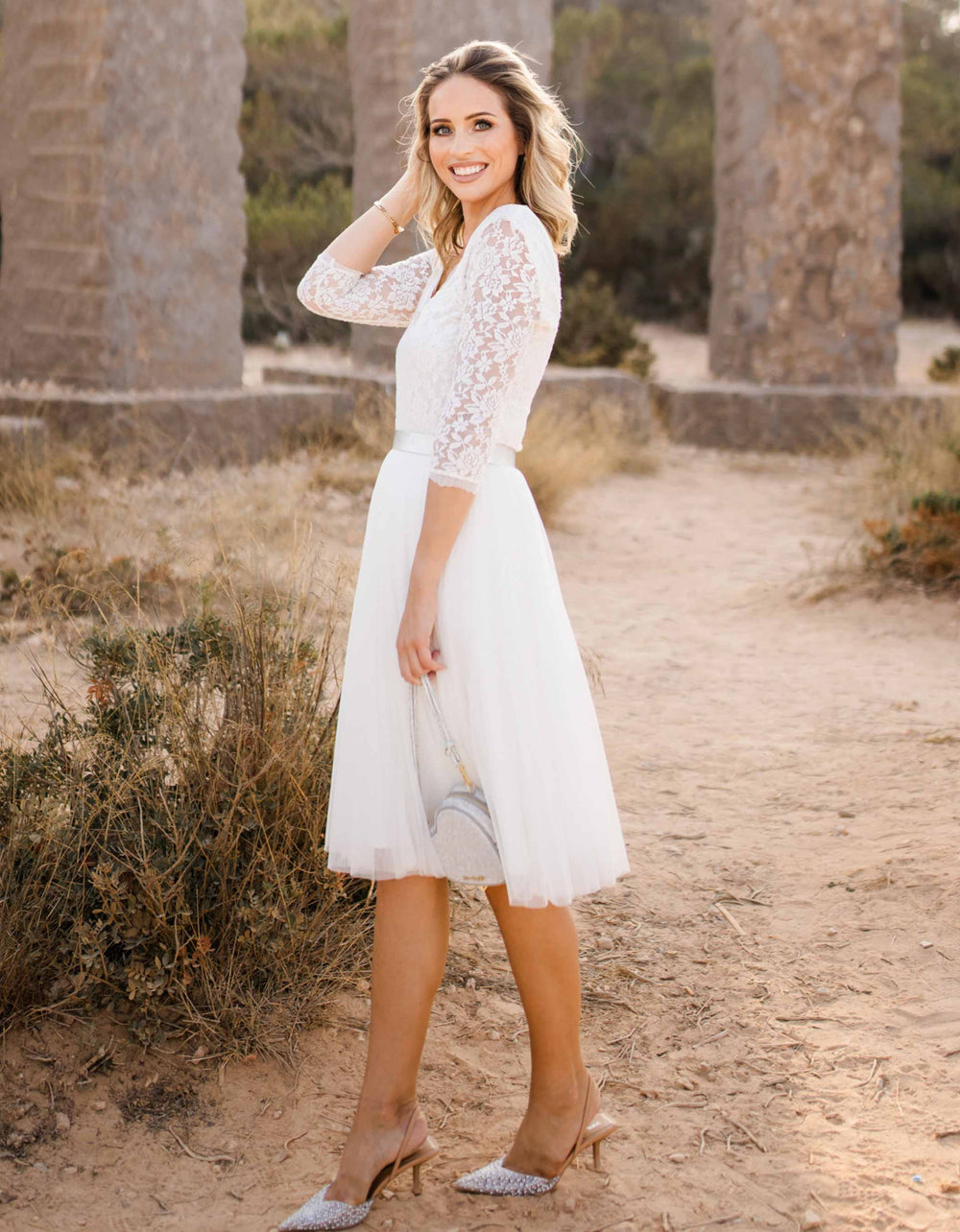 constant_love_online_shop_braut_hochzeit_andcompliments_berlin_team_braut_tuellrock_tuell_rock_spitze_spitzenoberteil_brautkleid_kleid_langarm_aermel_standesamt_boho_spitze_bodyconstant_love_online_shop_braut_hochzeit_andcompliments_berlin_team_braut_tuellrock_tuell_rock_spitze_spitzenoberteil_brautkleid_kleid_langarm_aermel_standesamt_boho_spitze_body