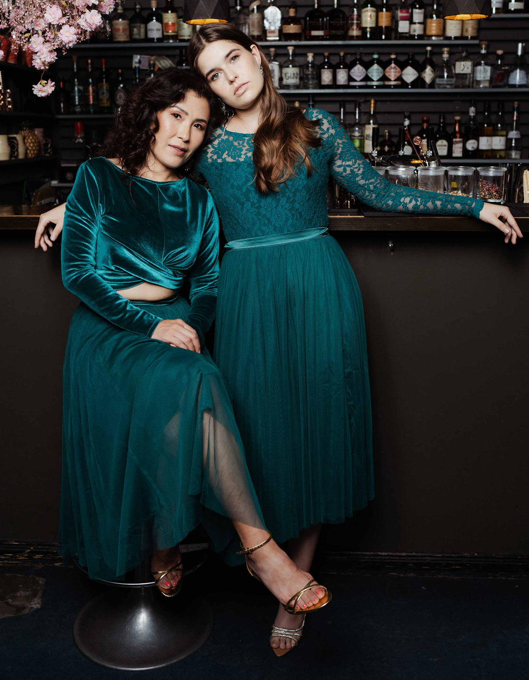 constant_love_online_shop_braut_hochzeit_andcompliments_berlin_team_braut_tuellrock_tuell_rock_spitze_spitzenoberteil_brautkleid_kleid_langarm_aermel_standesamt_boho_spitze_body_