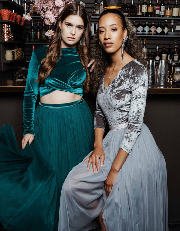 constant_love_online_shop_braut_hochzeit_andcompliments_berlin_team_braut_tuellrock_tuell_rock_spitze_spitzenoberteil_brautkleid_kleid_langarm_aermel_standesamt_boho_spitze_body_