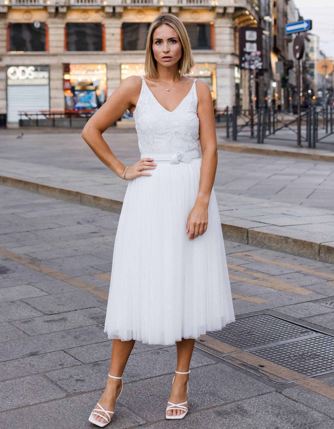 constant_love_online_shop_braut_hochzeit_andcompliments_berlin_team_braut_tuellrock_tuell_rock_spitze_spitzenoberteil_brautkleid_kleid_langarm_aermel_standesamt_boho_spitze_body_basic_perlen Trägerconstant_love_online_shop_braut_hochzeit_andcompliments_berlin_team_braut_tuellrock_tuell_rock_spitze_spitzenoberteil_brautkleid_kleid_langarm_aermel_standesamt_boho_spitze_body_basic_perlen Träger