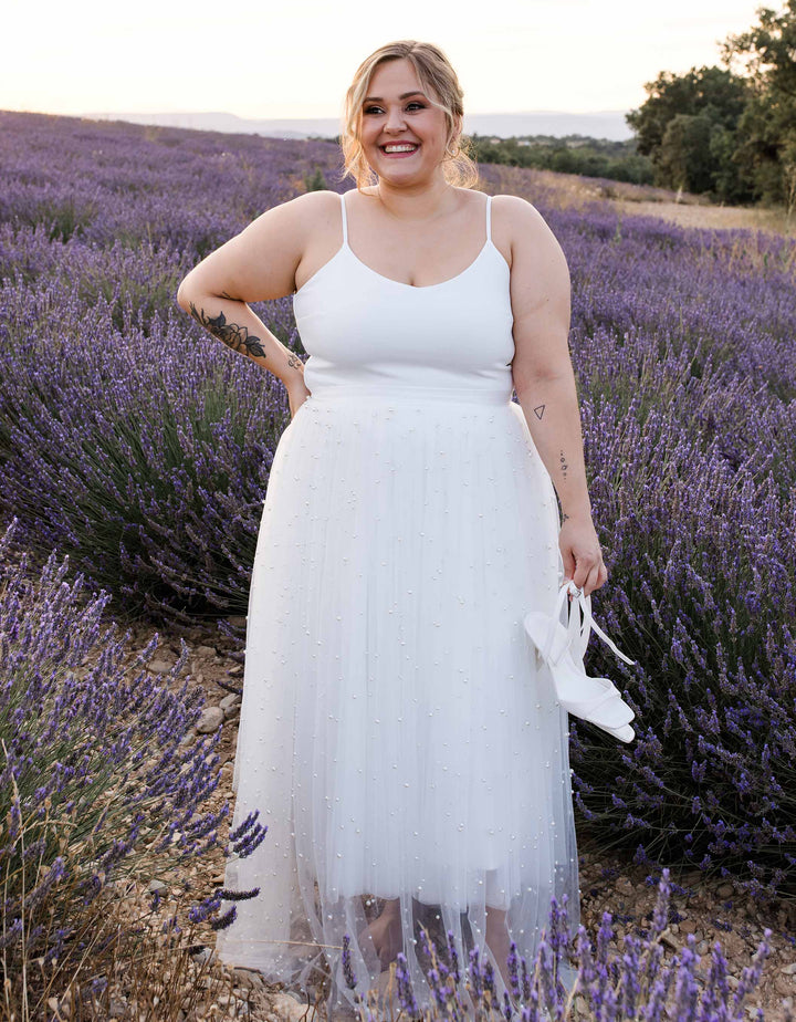 constant_love_online_shop_braut_hochzeit_andcompliments_berlin_team_braut_tuellrock_tuell_rock_spitze_spitzenoberteil_brautkleid_kleid_langarm_aermel_standesamt_boho_spitze_body_basic_367ce0fb-fd5f-4bb1-a6b0-3690c861916d