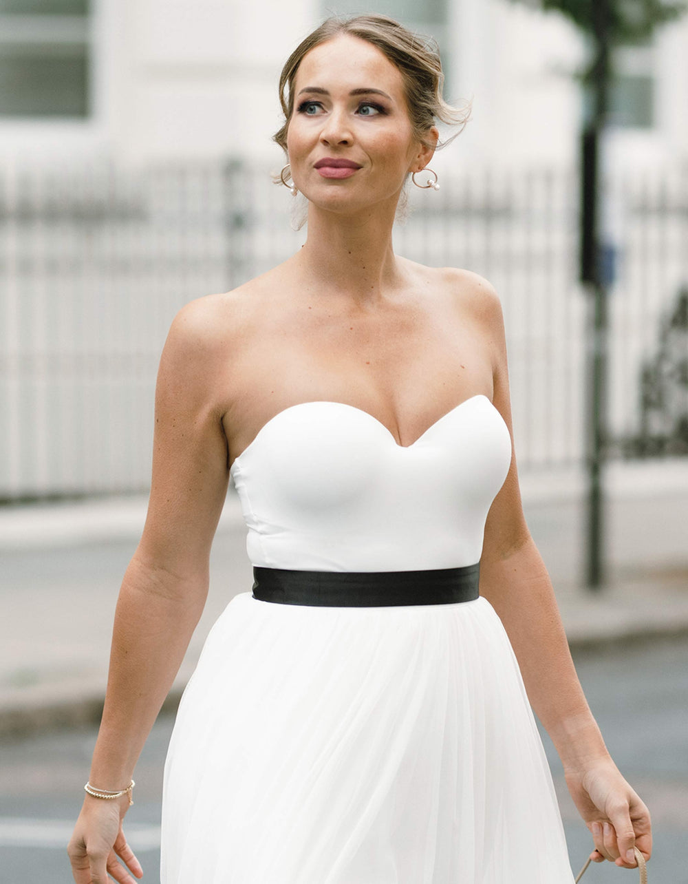 constant_love_online_shop_braut_hochzeit_andcompliments_berlin_team_braut_tuellrock_tuell_rock_spitze_spitzenoberteil_brautkleid_kleid_langarm_aermel_standesamt_boho_spitze_body_basic_shape_body_cups
