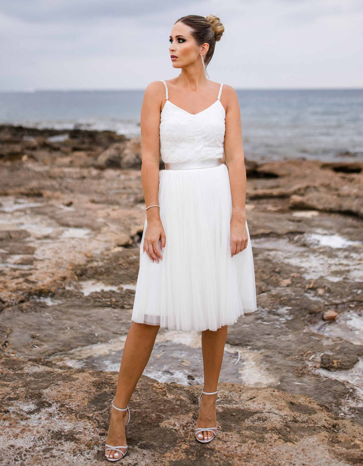constant_love_online_shop_braut_hochzeit_andcompliments_berlin_team_braut_tuellrock_tuell_rock_spitze_spitzenoberteil_brautkleid_kleid_langarm_aermel_standesamt_boho_spitze_body_basic_perlenträger