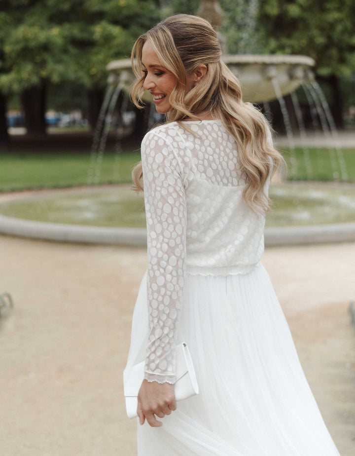 constant_love_online_shop_braut_hochzeit_andcompliments_berlin_team_braut_tuellrock_tuell_rock_spitze_spitzenoberteil_brautkleid_kleid_langarm_aermel_standesamt_boho_spitze_body_dot_punkte_langarm_aermel_aermel-14