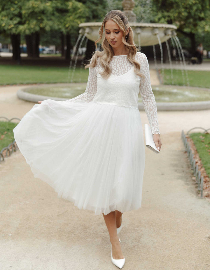constant_love_online_shop_braut_hochzeit_andcompliments_berlin_team_braut_tuellrock_tuell_rock_spitze_spitzenoberteil_brautkleid_kleid_langarm_aermel_standesamt_boho_spitze_body_dot_punkte_langarm_aermel_aermel-14