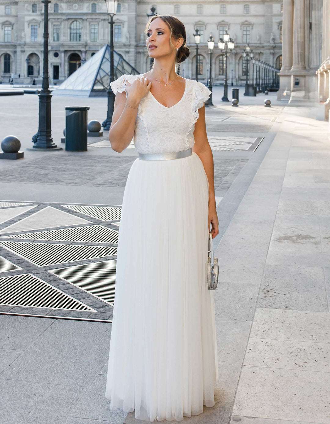 constant_love_online_shop_braut_hochzeit_andcompliments_berlin_team_braut_tuellrock_tuell_rock_spitze_spitzenoberteil_brautkleid_kleid_langarm_aermel_standesamt_boho_spitze_body_flora_161fd5e6-969a-4911-b31c-0a166ac79b2d