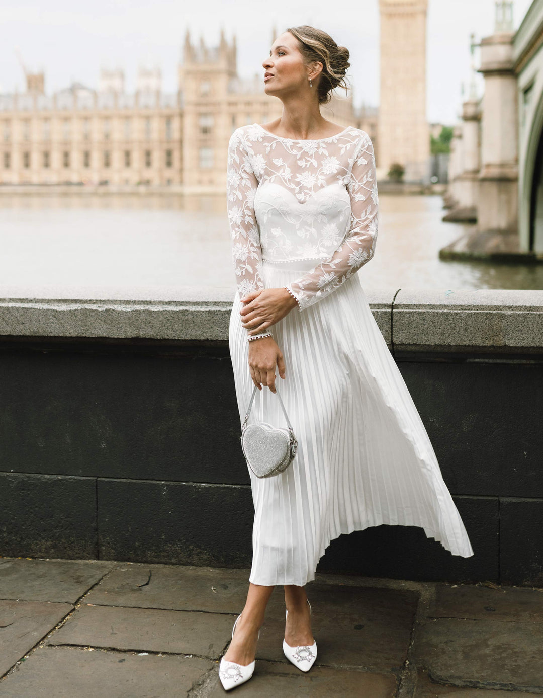 constant_love_online_shop_braut_hochzeit_andcompliments_berlin_team_braut_tuellrock_tuell_rock_spitze_spitzenoberteil_halbarm_rom_wave_langarm_aermel_standesamt_boho_spitze_tournay