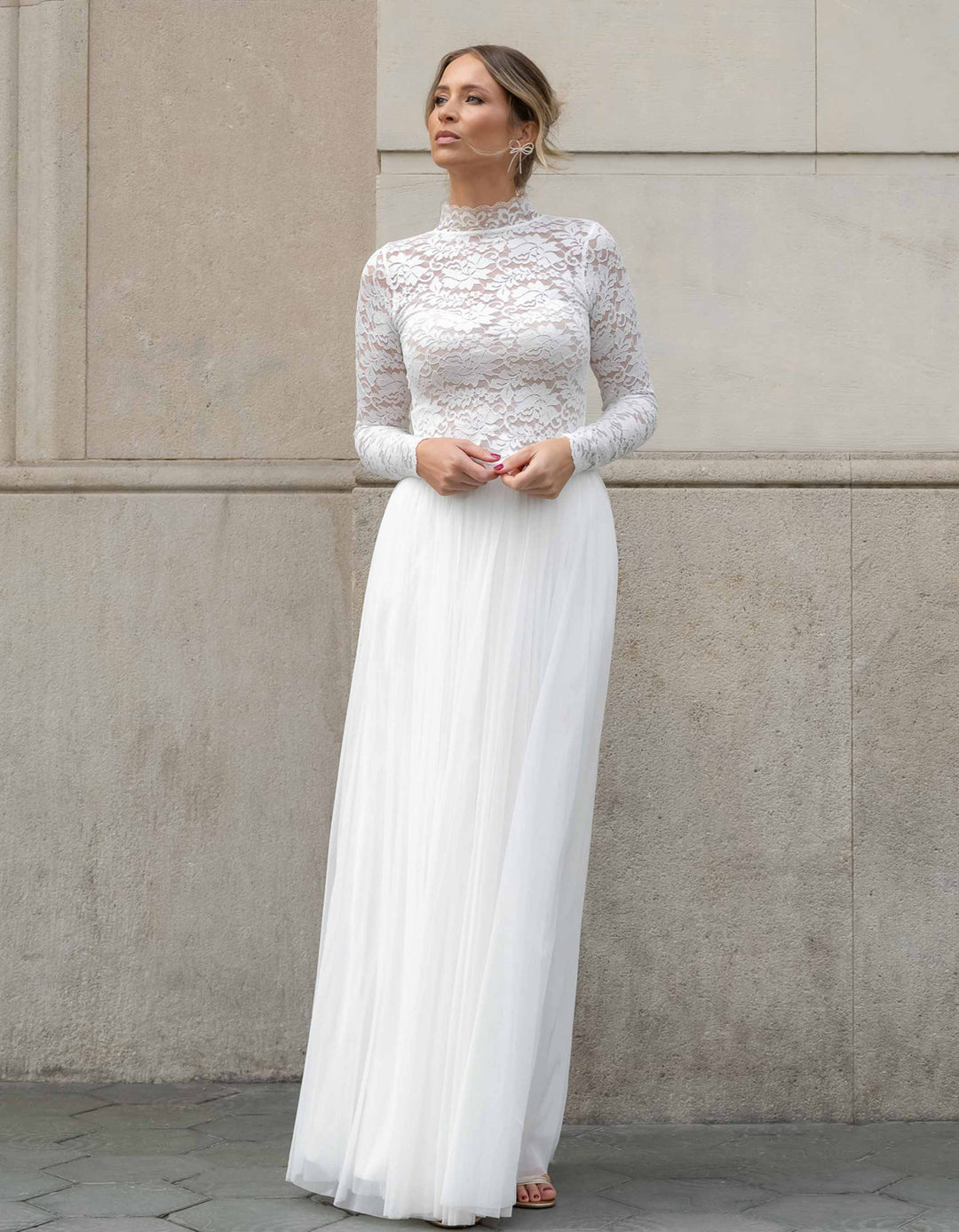 constant_love_online_shop_braut_hochzeit_andcompliments_berlin_team_braut_tuellrock_tuell_rock_spitze_spitzenoberteil_brautkleid_kleid_langarm_aermel_standesamt_boho_spitze_body_basic_tüllrock lang_wie kombiniere ich einen Tüllrock_Standesamt Outfit für die Braut